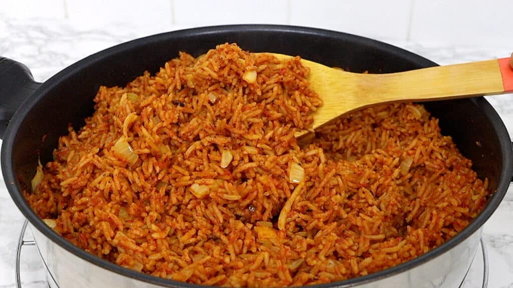 Jollof Rice Recipe: Smoky Jollof - Yummieliciouz