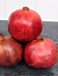Pineapple Pomegranate Juice - Yummieliciouz