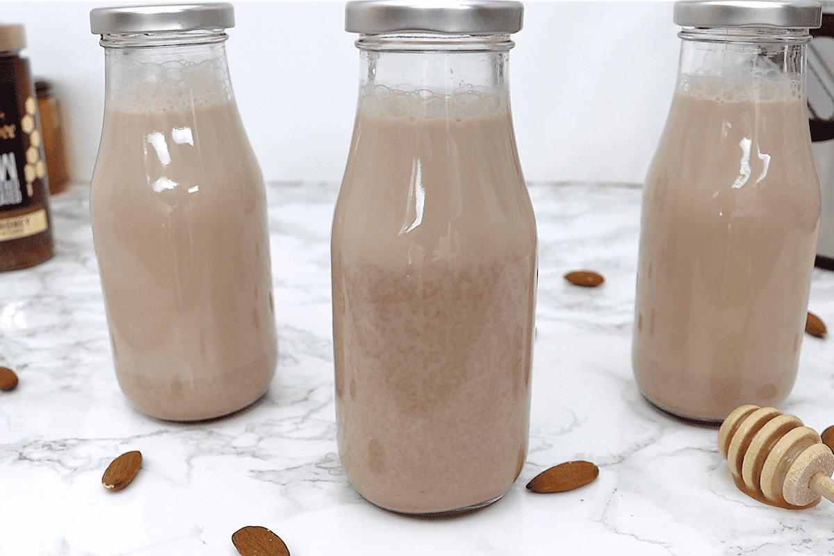 Chocolate Almond Milk Drink Yummieliciouz