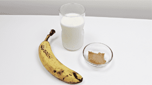peanut butter banan milkshake prep