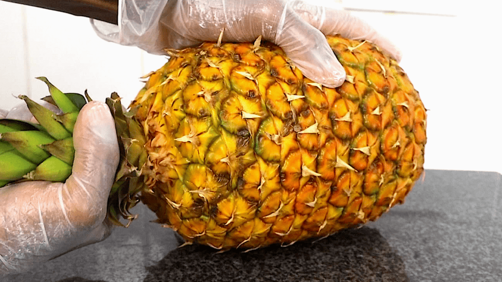 How To Make Pineapple Juice (With or Without Juicer) - Alphafoodie