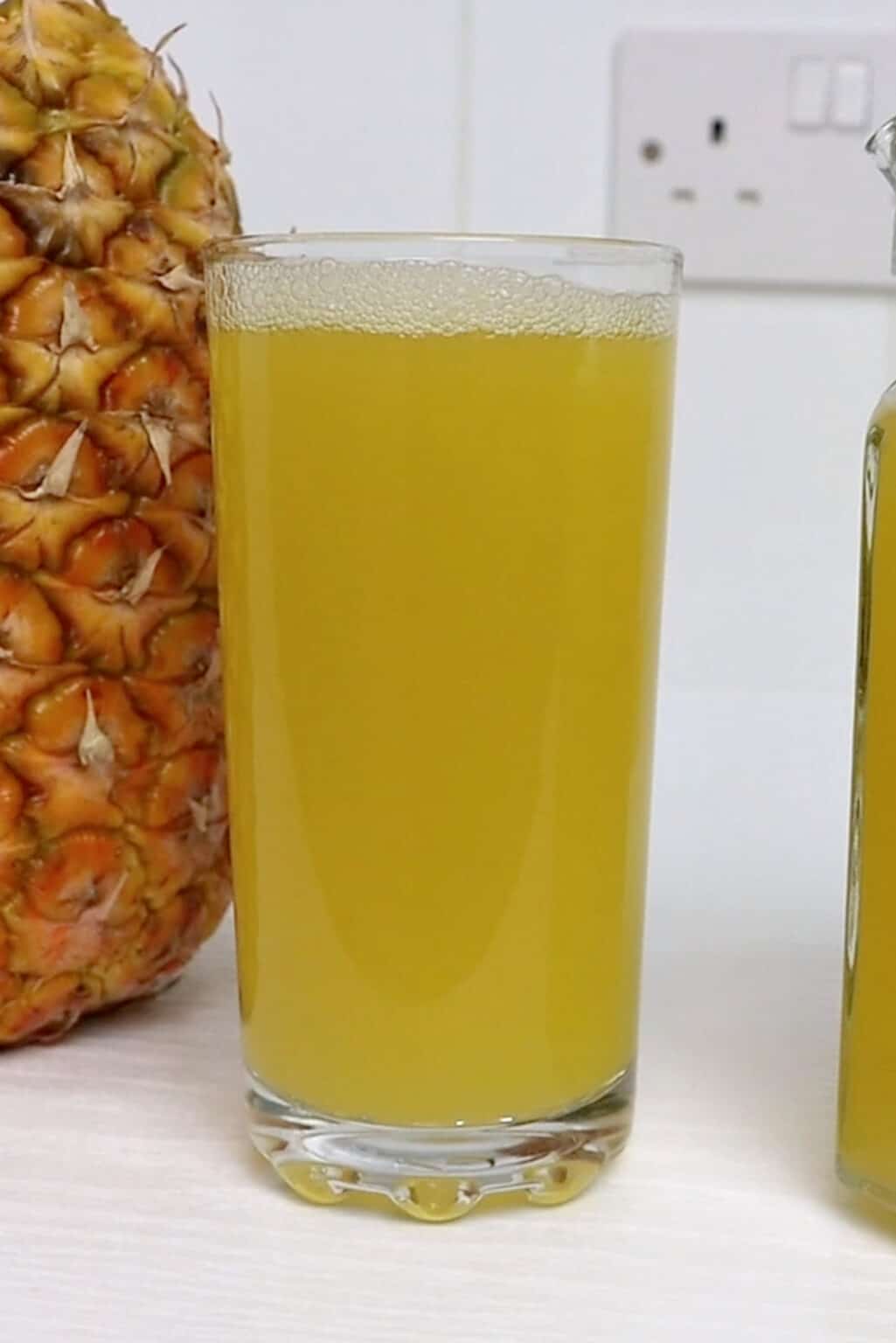 Fresh Pineapple Juice in a Blender Yummieliciouz